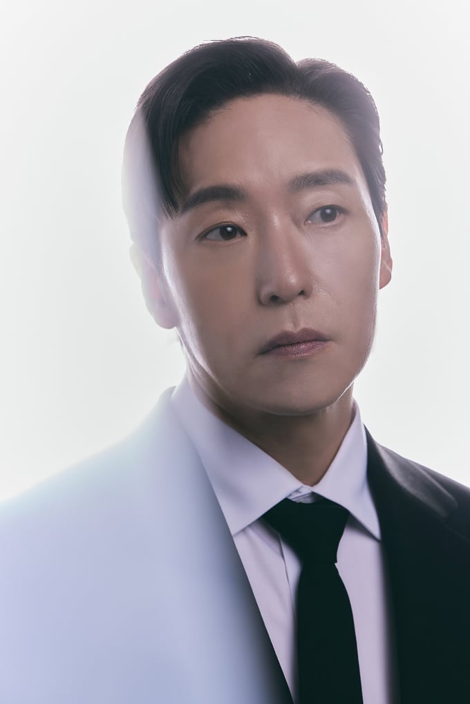 厳格な基準、新しいプロフィールの中のシック美