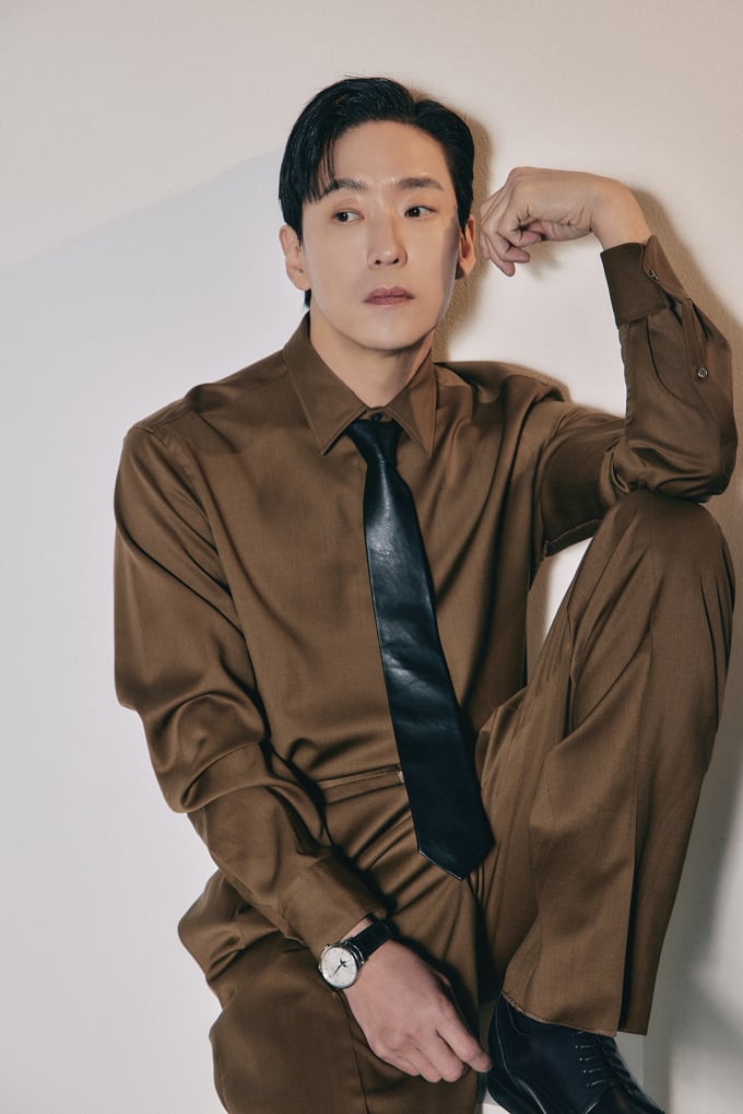 厳格な基準、新しいプロフィールの中のシック美