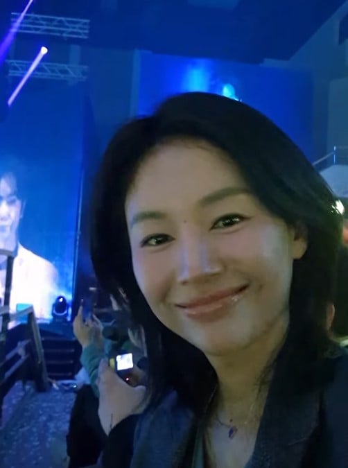 ソ・ユジョン、「ファイブ・オブ・ワン」20周年記念コンサートを訪れた...ホ・ヨンソンを応援 "最高の舞台"