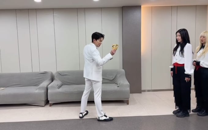 ナ・テジュ、「非常金人生」広報も陽気に...非常金脱탈ターン映像公開