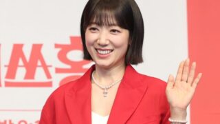 ママ」パク・シネ、1億寄付..."'ミツホン'を通じてひとり親家庭の現実に共感"