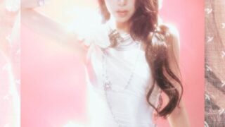 伊地地優菜、白いドレス姿で「ファンタジーの女神」降臨...夢幻的なアイコンタクト