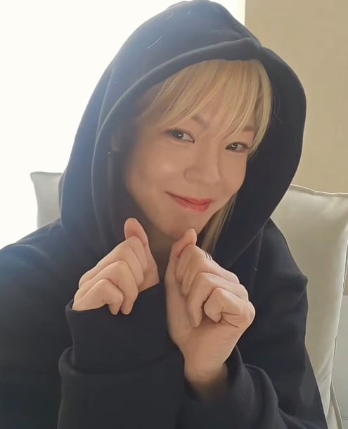 サオリ、手話で伝えた近況...愛くるしい魅力に「視線集結