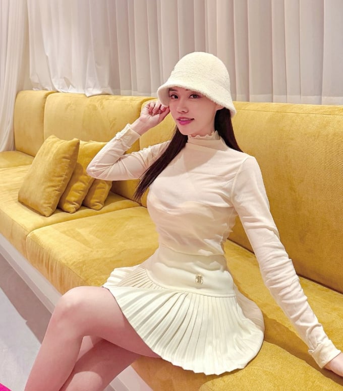 ムン・ソンヒ、黄色い春の感性自撮り写真公開...爽やかな"Yellow Vibe"最新情報