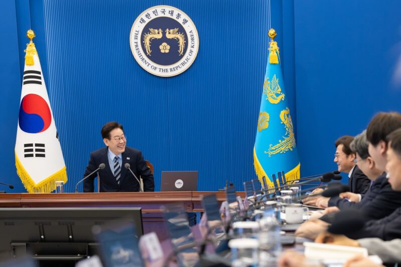 李氏、支持率「過去最高」...