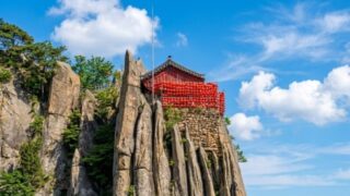 "ソウルのど真ん中にこんな山が？"...MZ世代がインスタ映えする名山100選に並ぶ