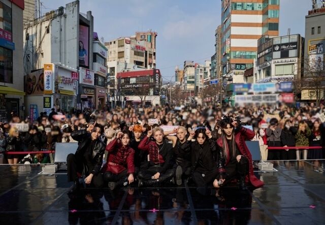 「オールアワーズ」、ストリートライブ・ショーケースを成功裏に終了…新曲のステージを初披露