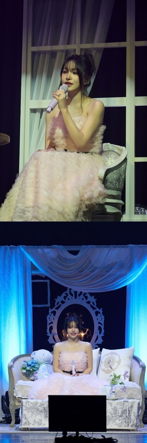 キム・イェリム、客席へ降りてアイコンタクト→全観客にバラの花をプレゼント…ソウルでのファンミーティングで爆発した「ファンへの愛」