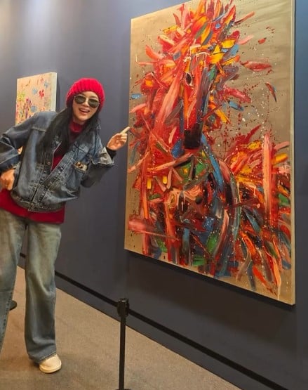 ウンサン、ギャラリーで紡いだゆったりとした日常…「馬のエネルギーを身につけたい」