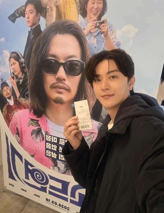 イ・ジョンウ、映画『メソッド演技』のVIP試写会に出席…「笑いの合間に余韻が残る映画」