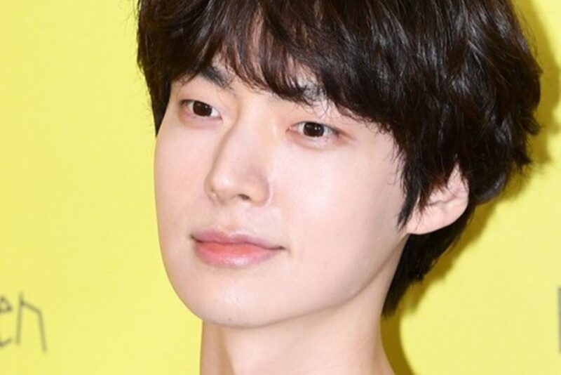 アン・ジェヒョン、離婚から6年ぶりに…「同棲中の女性を公開」