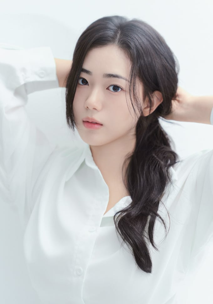 キム・ジウ、エンターセブンと専属契約を締結