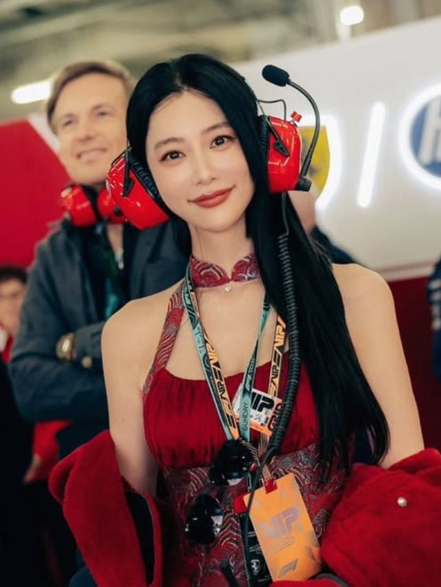 クララ、フェラーリと共にF1の現場を公開…「夢が叶った」