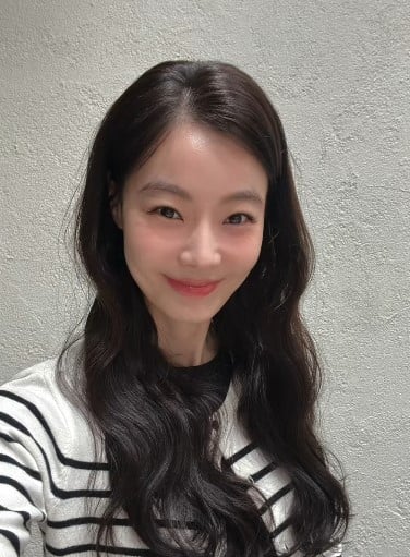 ユン・ソイ、ワーキングマザーの日常を公開…「月曜日が待ち遠しいです」