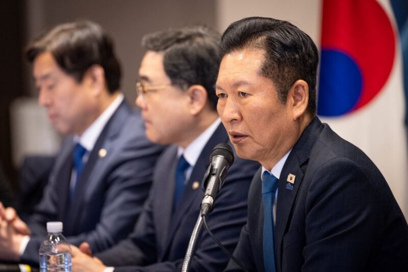  国民の10人に6人が「李はよくやっている」…支持層が歓呼