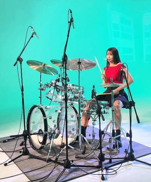 ドゥリ、ドラムを演奏する動画を公開…「私が輝く瞬間」と近況を伝える