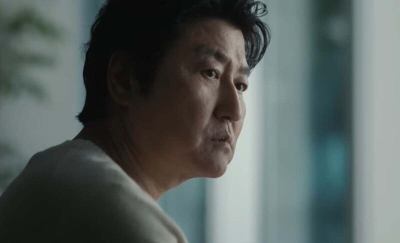 韓国のトップ俳優2人が、ハリウッドの新作で「20歳差の年上・年下」夫婦役に大胆な変身、「世界中が驚愕」