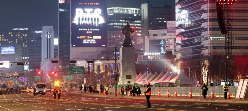 BTSのカムバック公演、いよいよ当日…26万人のARMYが光化門広場を熱狂の渦に巻き込む