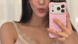 「金融マン♥」ヒョミン、大胆なスリップワンピース姿の自撮り