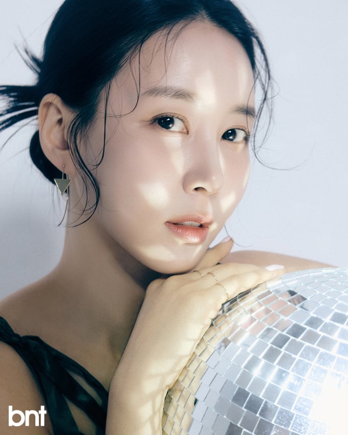 キム・ジョンミン、きらきらと輝くビジュアルグラビアを公開