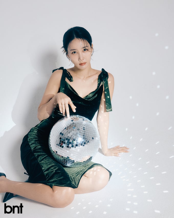 キム・ジョンミン、きらきらと輝くビジュアルグラビアを公開