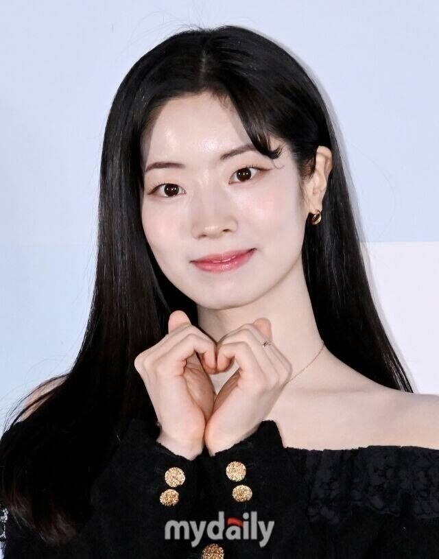 ダヒョン、TWICEの活動休止…「残念なニュースをお伝えして申し訳ありません」