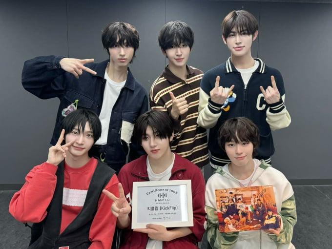 KICKFLIP、3rdミニアルバムでハンターチャート初動売上認定プレートを3作連続で受賞