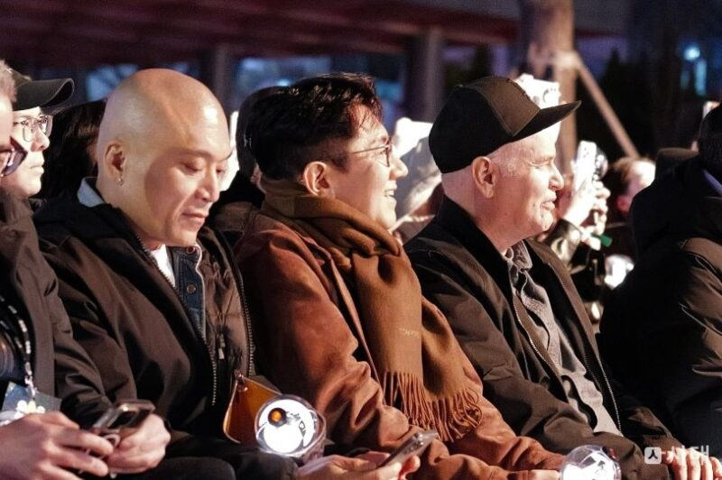 「世界的な人脈の持ち主」バン・シヒョク、ビルボードとコーチェラのトップと共にBTSの公演を観覧