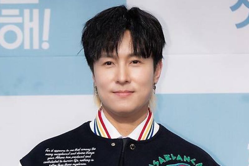 男性スター、キム・ドンワンに一喝…「2G携帯に戻せ」