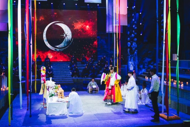 K-巫女・尹大満、現実と神の世界をつなぐ物語