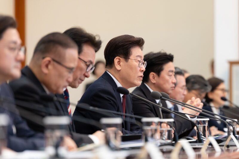 「独裁・道徳性の問題」...李氏、最終的に屈服した