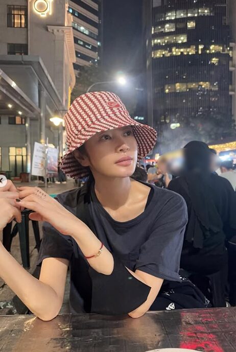 '55歳'キム・ヘス、まばゆい'女神ビジュアル'