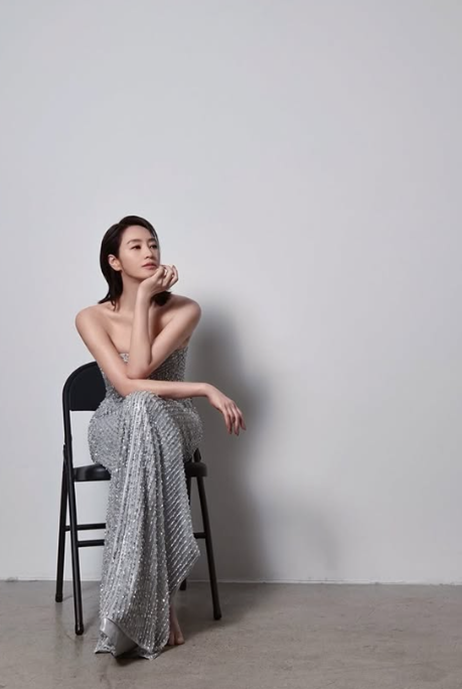 '55歳'キム・ヘス、まばゆい'女神ビジュアル'