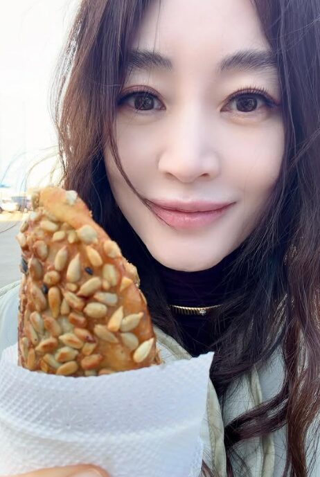 '55歳'キム・ヘス、まばゆい'女神ビジュアル'