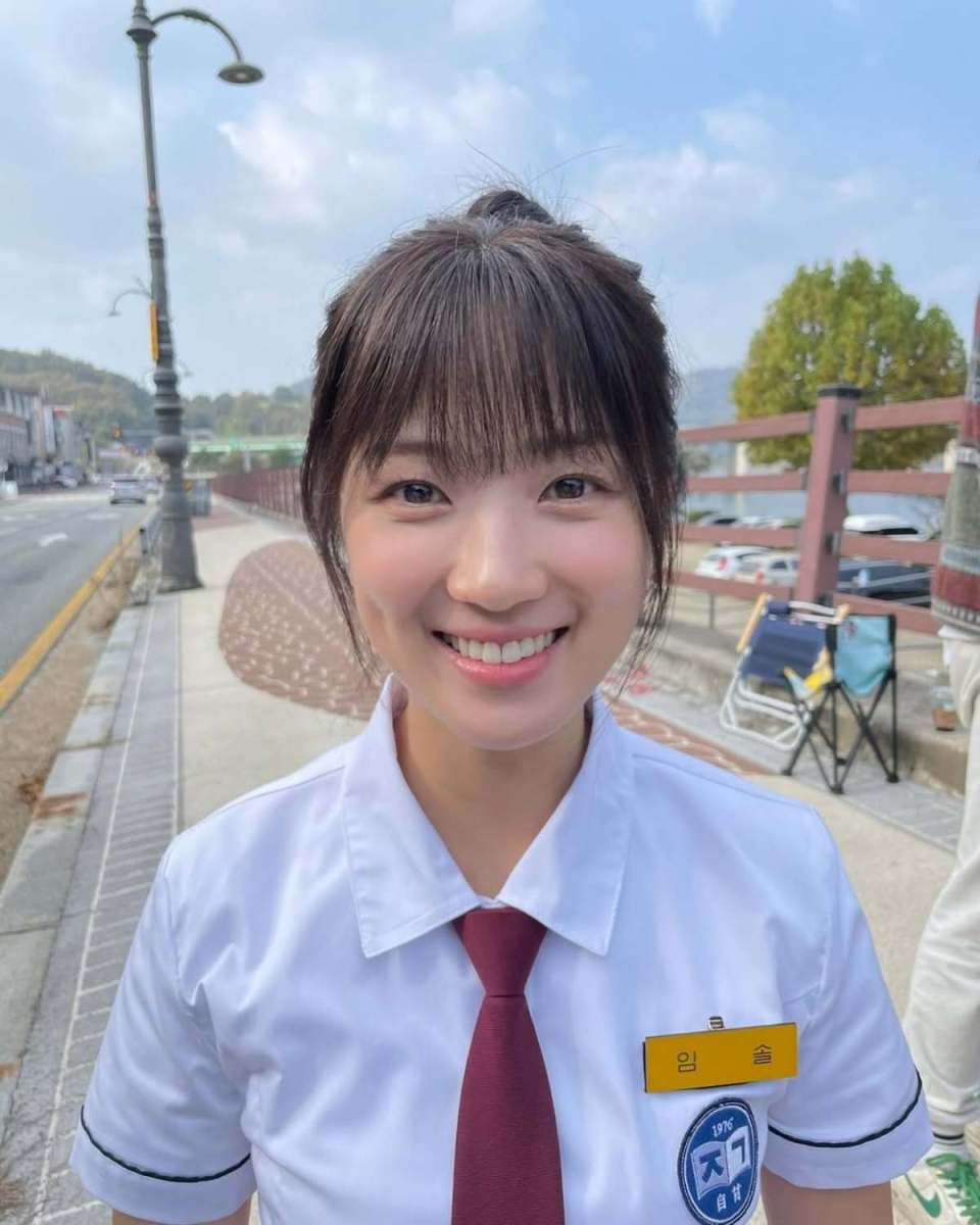 制服を着ただけで、まさに初恋級美貌の女優が大ヒットを飛ばす。