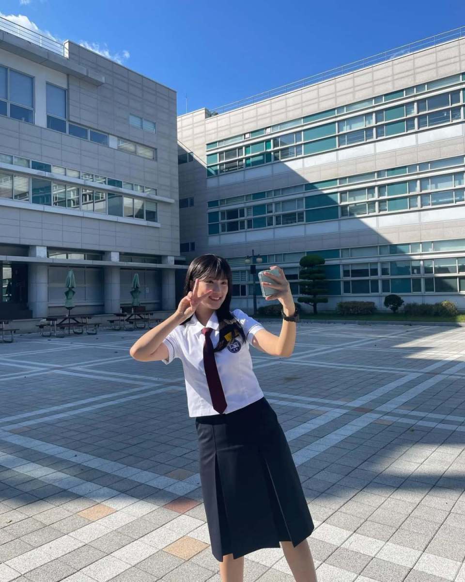 制服を着ただけで、まさに初恋級美貌の女優が大ヒットを飛ばす。