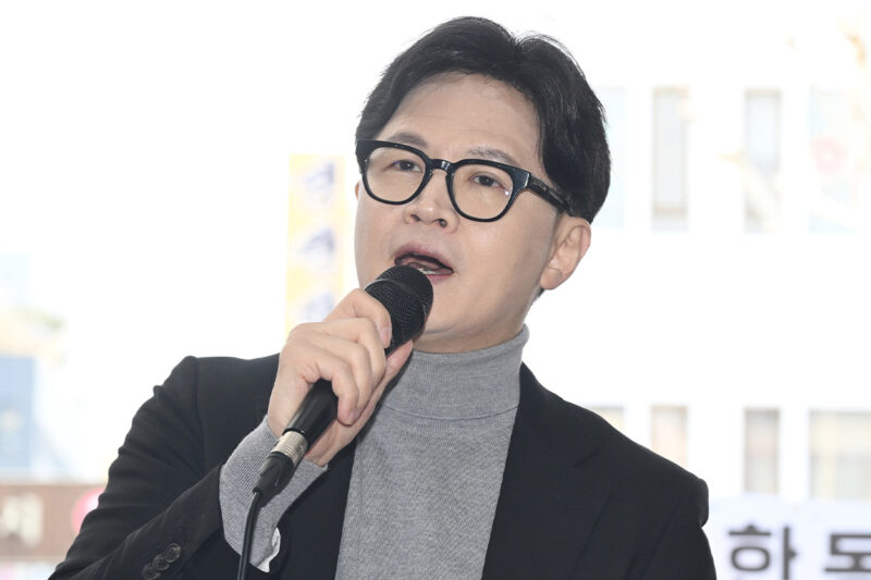 ハン・ドンフン、李氏と'正面衝突'...政治圏'超緊張'