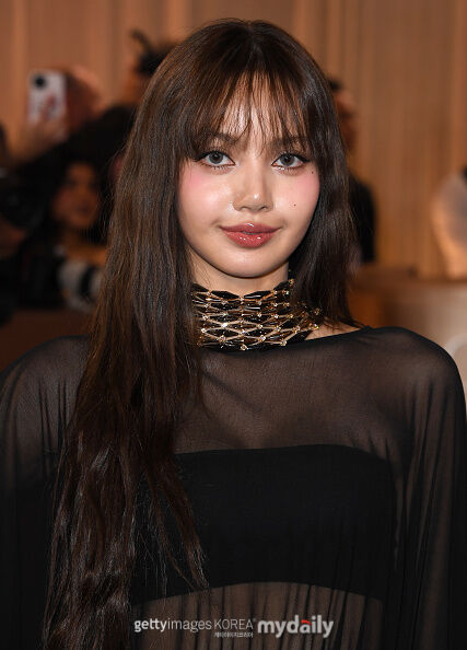 BLACKPINK リサ、ラスベガス「シーザーズパレス」入館...K-POPソロ初レジデンシー公演