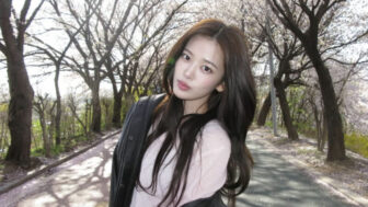 IVEアン・ユジン、母が撮影した「彼女感」あふれる写真が話題…桜より眩しい美貌