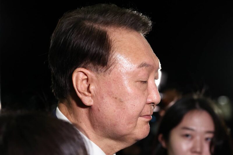 尹、獄中で「12億」の大金を手に...李承晩の年俸を抜く