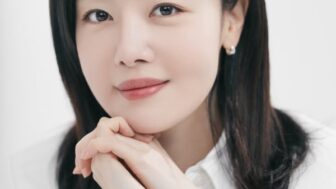 ハン・ソンファ、ゴースト・スタジオと同行するing