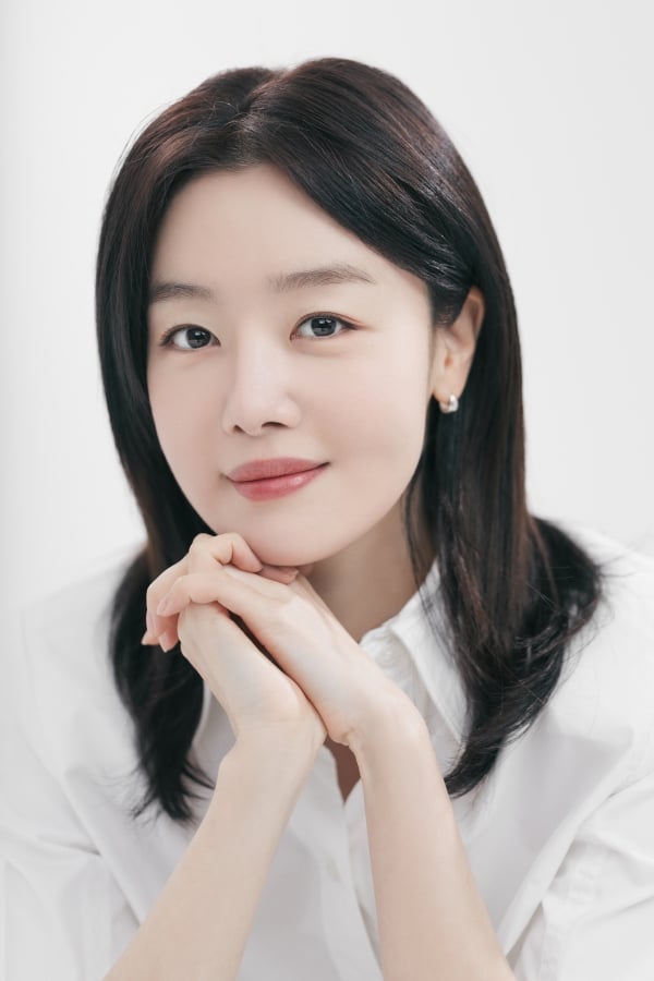 ハン・ソンファ、ゴースト・スタジオと同行するing