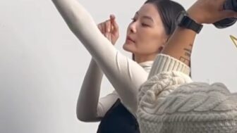 ユン・ソイ、写真撮影のビハインドを公開...輝く肌・完璧なボディーに視線集中