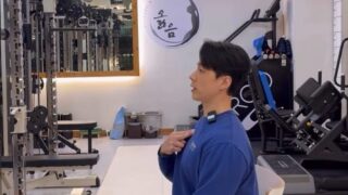 チョン・グヨン、猫背矯正法を公開...'胸椎を伸ばすことが重要'