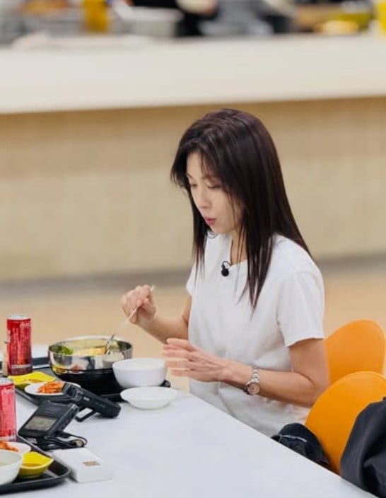 ハ・ジウォン、「26年度生」のキャンパスライフを公開…春キャベツのビビンバに「ヤル」