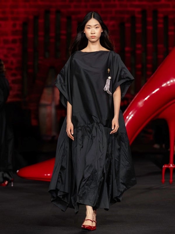 ヨヒ、『プラダを着た悪魔2』メキシコシティのプレミアでランウェイを圧倒