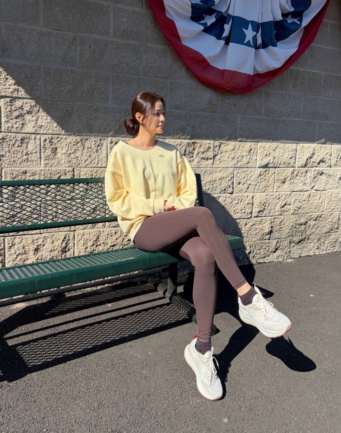 ソン・テヨン、スニーカーで仕上げたNYデイリーコーデが話題