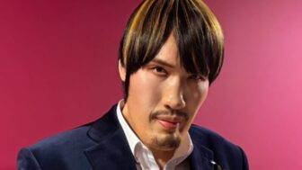 チェ・ホンマン、158cm女性を「お姫様抱っこ」　身長差ショットが話題に