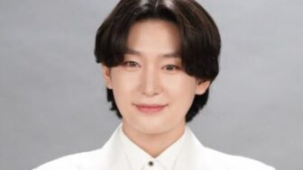 キム・ヨンビン、活動終了…会場は涙の海に