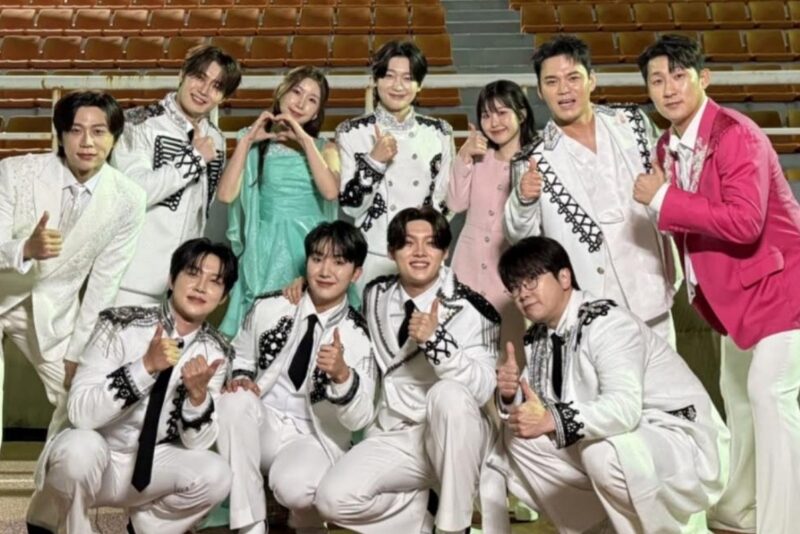 キム・ヨンビン、活動終了…会場は涙の海に